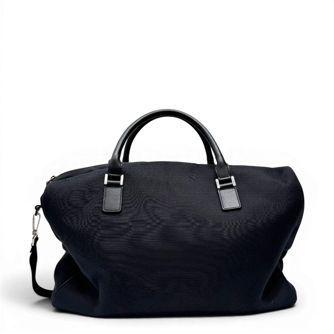 https://cdn.shopify.com/s/files/1/0564/9376/8855/files/Gucci_Reisetasche_50_mit_Umhangegurt_schwarz_4.webp?v=1784245417