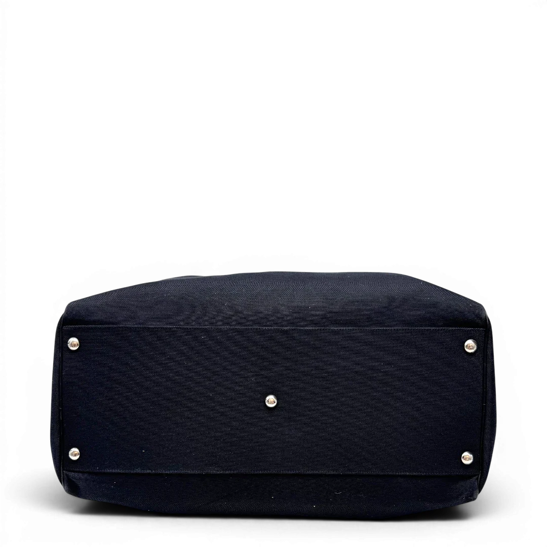 https://cdn.shopify.com/s/files/1/0564/9376/8855/files/Gucci_Reisetasche_50_mit_Umhangegurt_schwarz_5.webp?v=1784245416