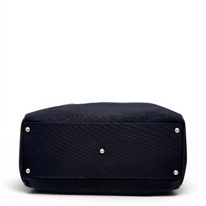 https://cdn.shopify.com/s/files/1/0564/9376/8855/files/Gucci_Reisetasche_50_mit_Umhangegurt_schwarz_5.webp?v=1784245416