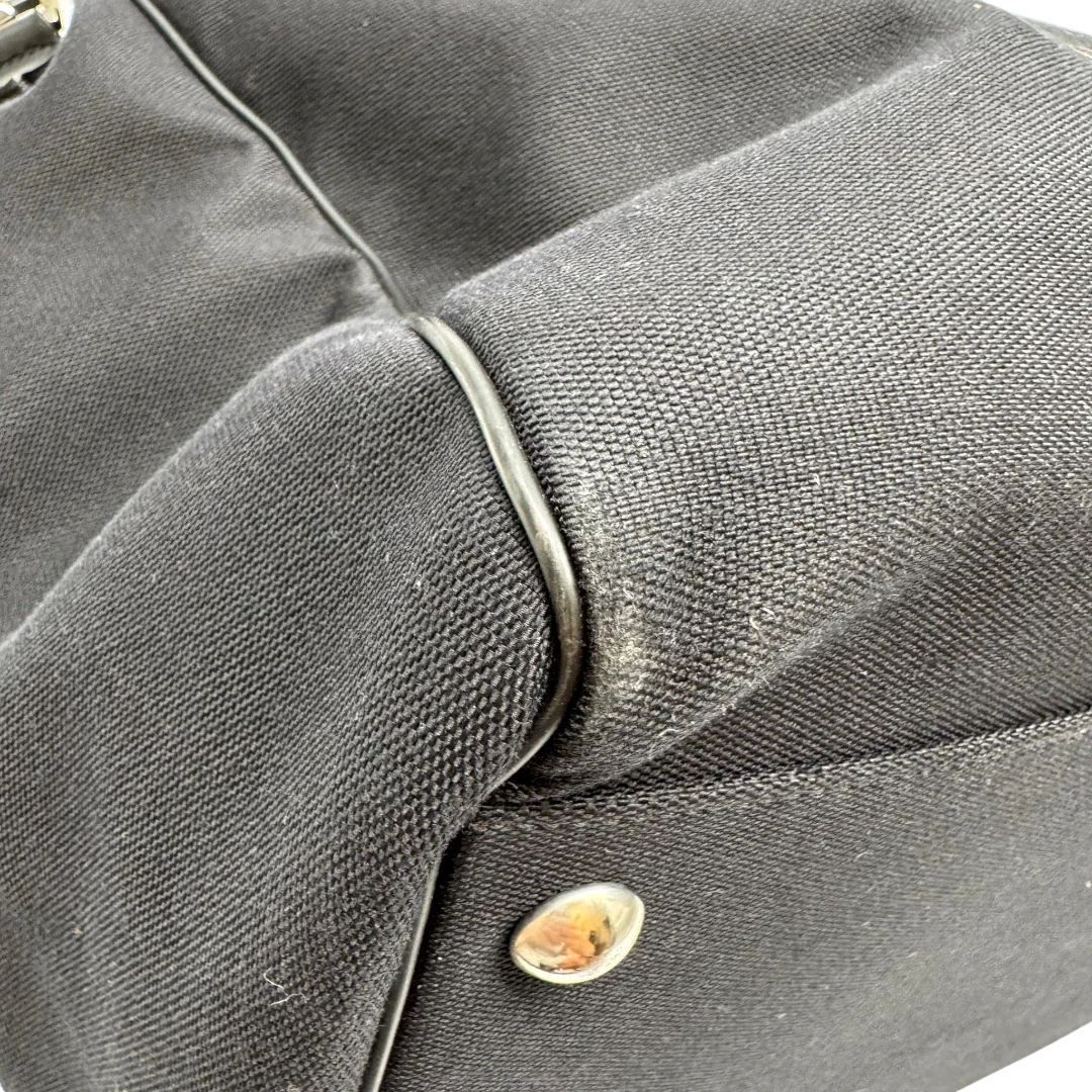 https://cdn.shopify.com/s/files/1/0564/9376/8855/files/Gucci_Reisetasche_50_mit_Umhangegurt_schwarz_8.webp?v=1784245417