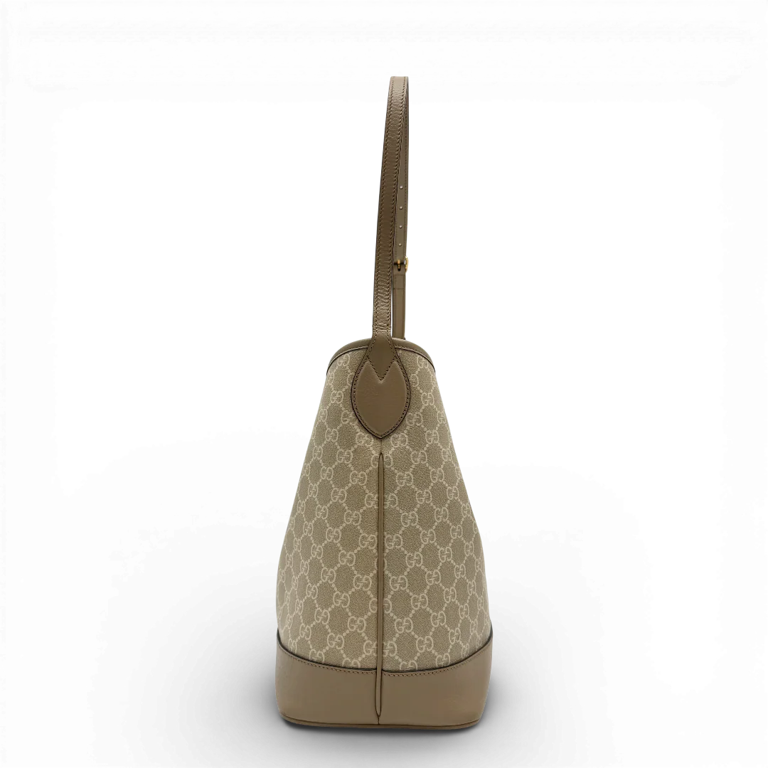 https://cdn.shopify.com/s/files/1/0564/9376/8855/files/Gucci_Schultertache_Ophidia_Bucket_monogram_beige_vintage_GG_0018.webp?v=1771411200