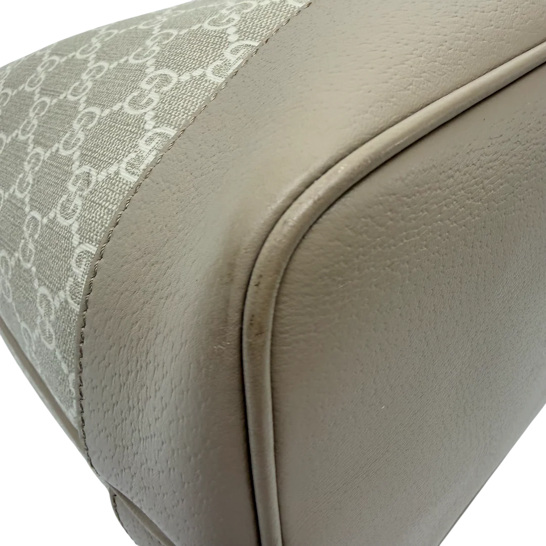 https://cdn.shopify.com/s/files/1/0564/9376/8855/files/Gucci_Schultertache_Ophidia_Bucket_monogram_beige_vintage_GG_0025.webp?v=1771411200