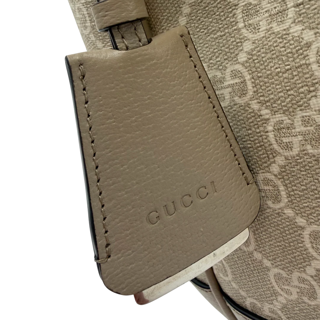https://cdn.shopify.com/s/files/1/0564/9376/8855/files/Gucci_Schultertache_Ophidia_Bucket_monogram_beige_vintage_GG_0027.webp?v=1771411200