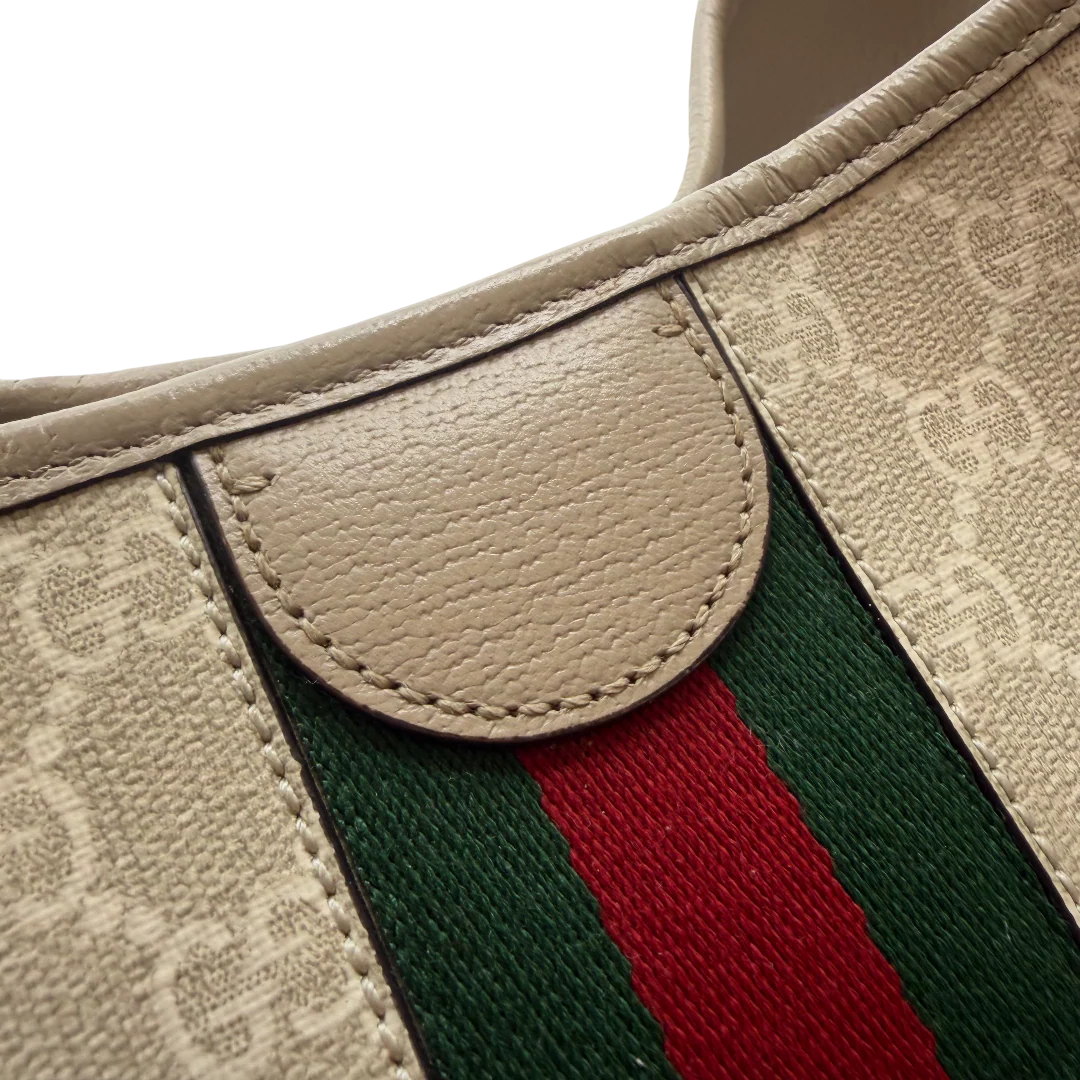 https://cdn.shopify.com/s/files/1/0564/9376/8855/files/Gucci_Schultertache_Ophidia_Bucket_monogram_beige_vintage_GG_0030.webp?v=1771411200