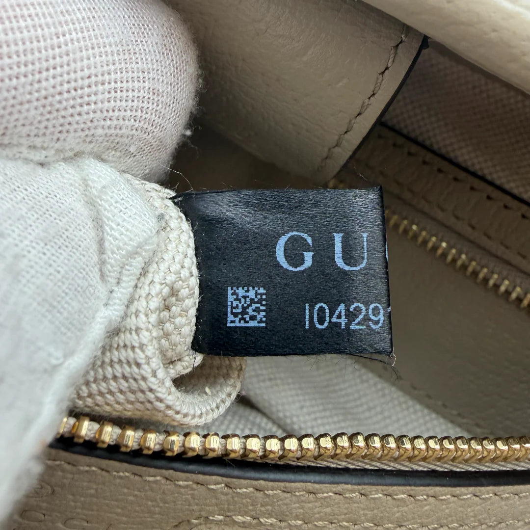 https://cdn.shopify.com/s/files/1/0564/9376/8855/files/Gucci_Schultertache_Ophidia_Bucket_monogram_beige_vintage_GG_0035.webp?v=1771411200