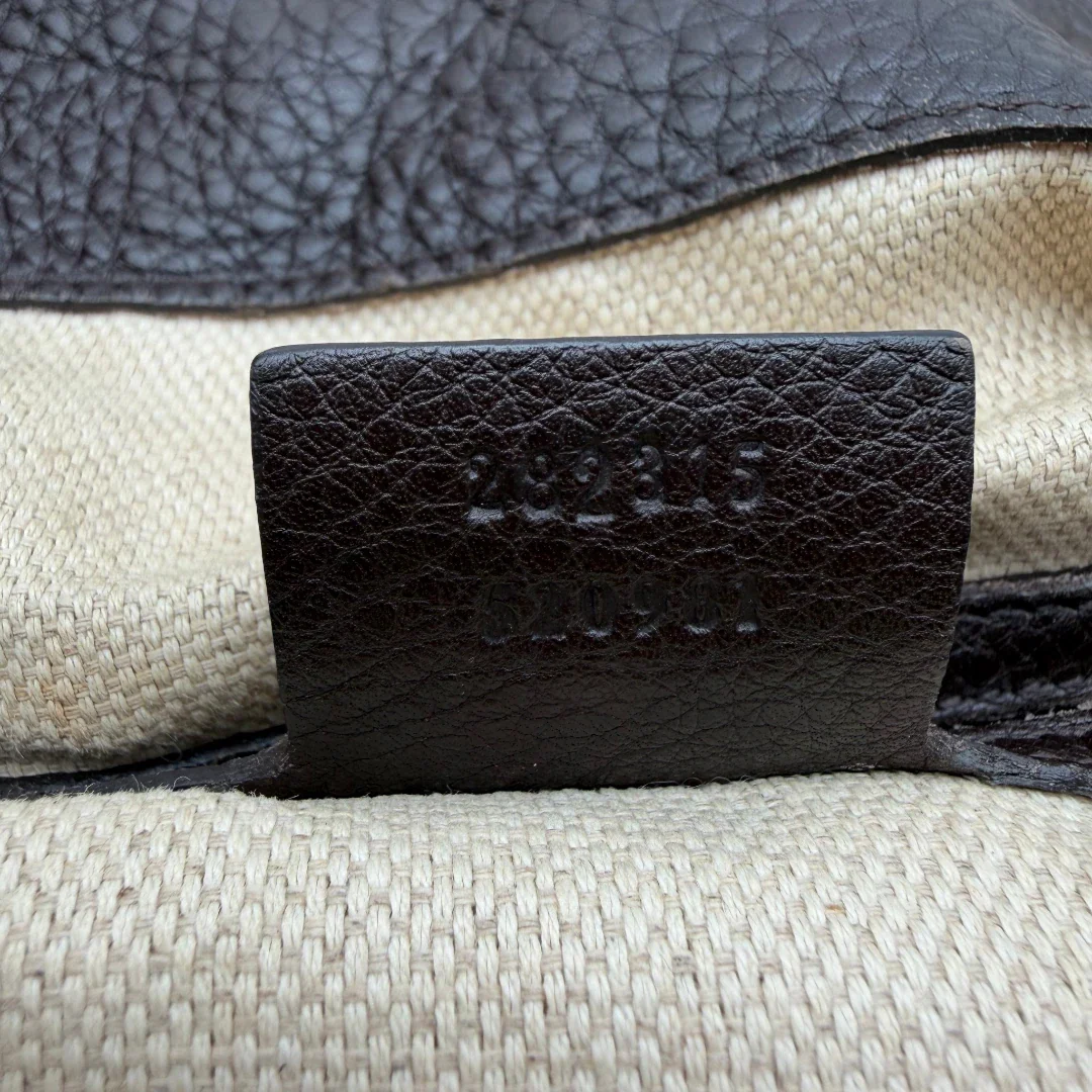 https://cdn.shopify.com/s/files/1/0564/9376/8855/files/Gucci_Schultertasche_Bamboo_mit_Umhangegurt_monogram_beige_19.webp?v=1781855073