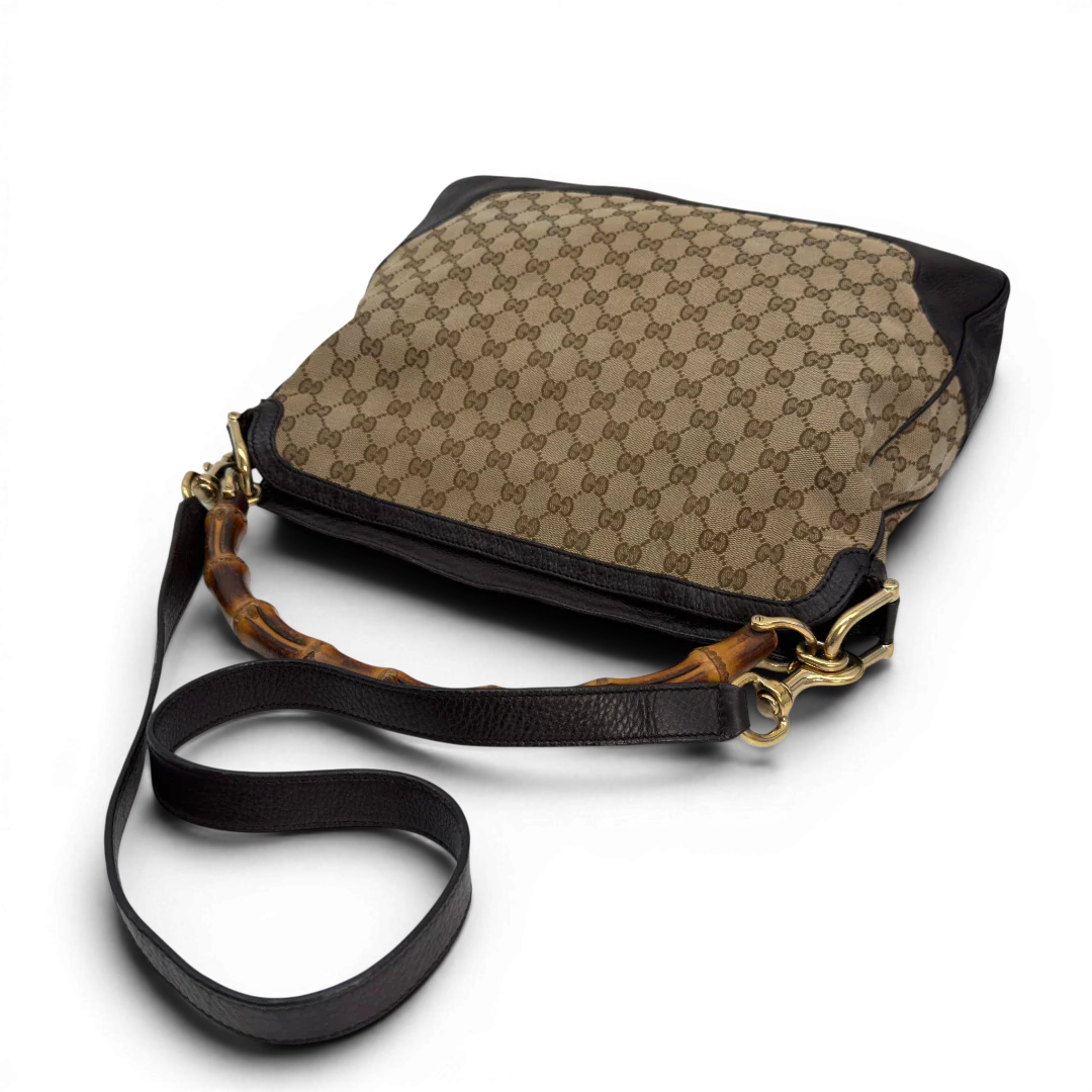 https://cdn.shopify.com/s/files/1/0564/9376/8855/files/Gucci_Schultertasche_Bamboo_mit_Umhangegurt_monogram_beige_vintage_GG8750.webp?v=1781083017
