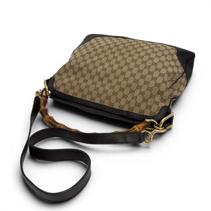 https://cdn.shopify.com/s/files/1/0564/9376/8855/files/Gucci_Schultertasche_Bamboo_mit_Umhangegurt_monogram_beige_vintage_GG8750.webp?v=1781083017