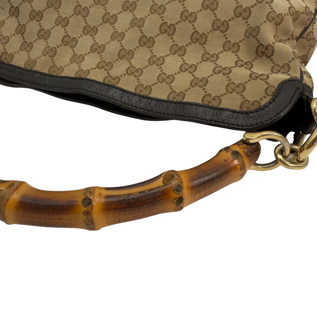 https://cdn.shopify.com/s/files/1/0564/9376/8855/files/Gucci_Schultertasche_Bamboo_mit_Umhangegurt_monogram_beige_vintage_GG8752.webp?v=1781083017