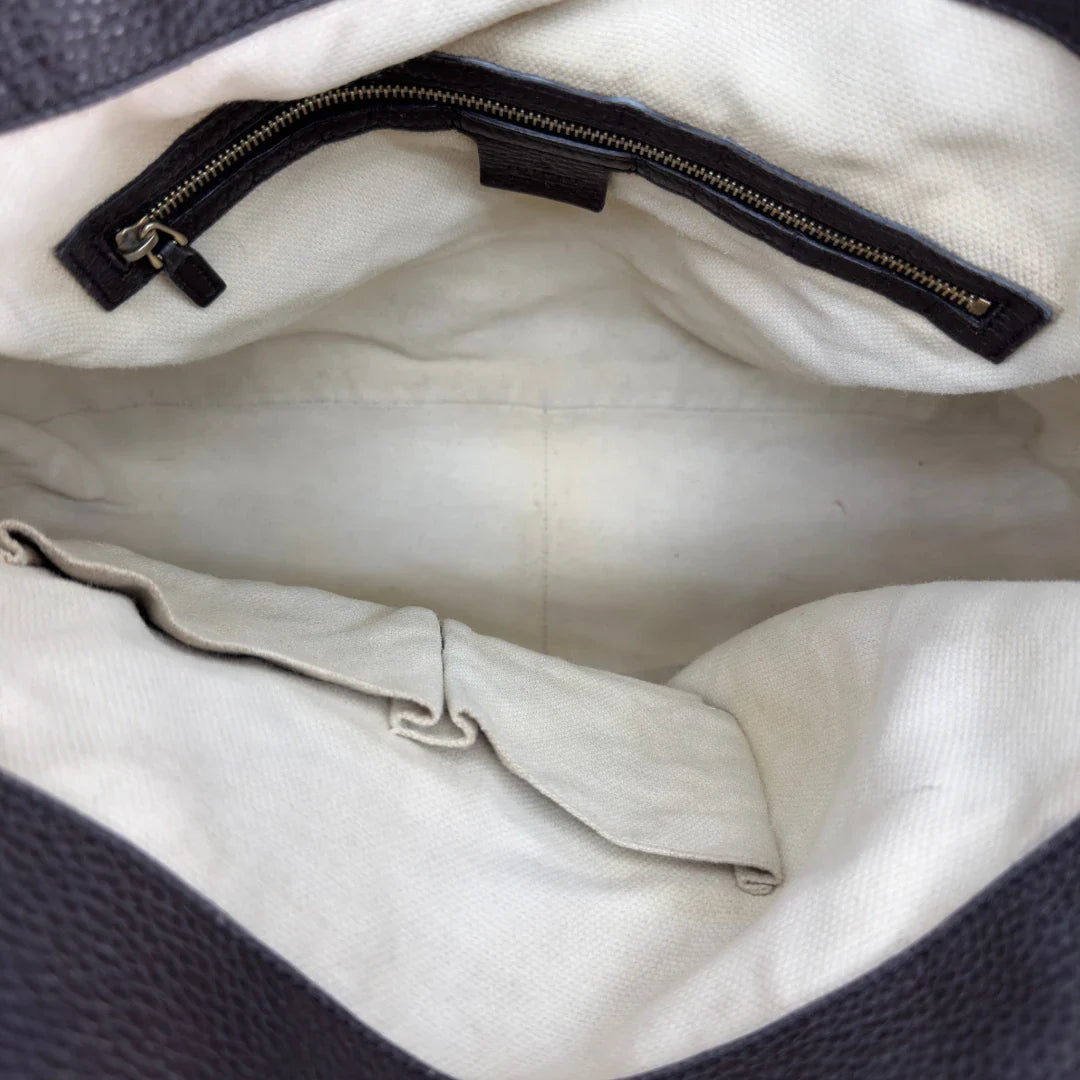 https://cdn.shopify.com/s/files/1/0564/9376/8855/files/Gucci_Schultertasche_Bamboo_mit_Umhangegurt_monogram_beige_vintage_GG8754.webp?v=1781083017