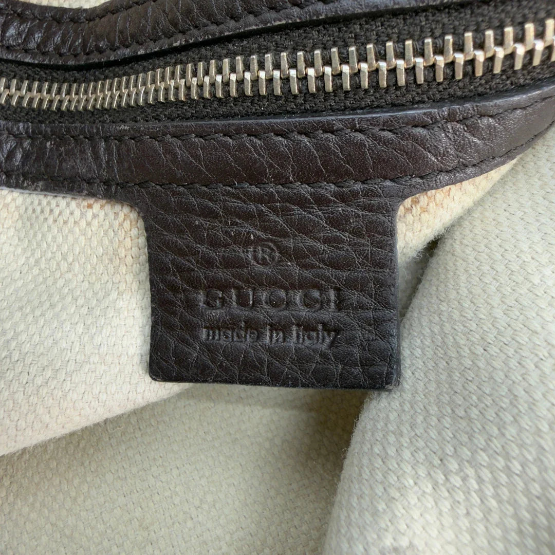 https://cdn.shopify.com/s/files/1/0564/9376/8855/files/Gucci_Schultertasche_Bamboo_mit_Umhangegurt_monogram_beige_vintage_GG8755.webp?v=1781083018