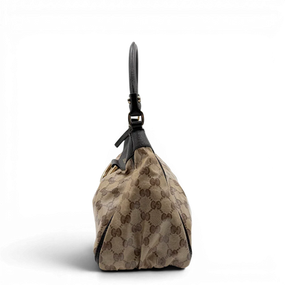 https://cdn.shopify.com/s/files/1/0564/9376/8855/files/Gucci_Schultertasche_D-Ring_PVC_monogram_beige_vintage_GG6243.webp?v=1778680147