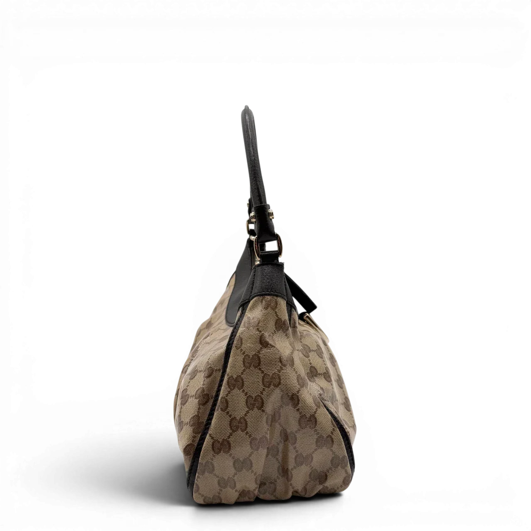 https://cdn.shopify.com/s/files/1/0564/9376/8855/files/Gucci_Schultertasche_D-Ring_PVC_monogram_beige_vintage_GG6244.webp?v=1778680147