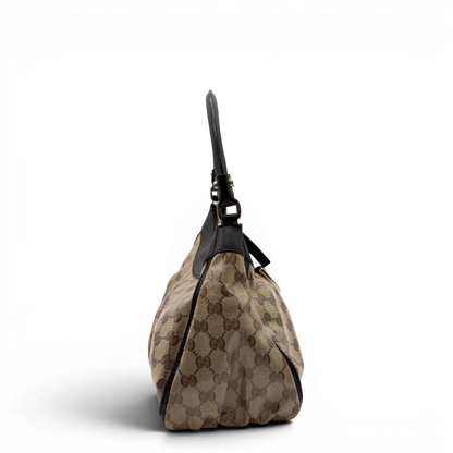 https://cdn.shopify.com/s/files/1/0564/9376/8855/files/Gucci_Schultertasche_D-Ring_PVC_monogram_beige_vintage_GG6244.webp?v=1778680147
