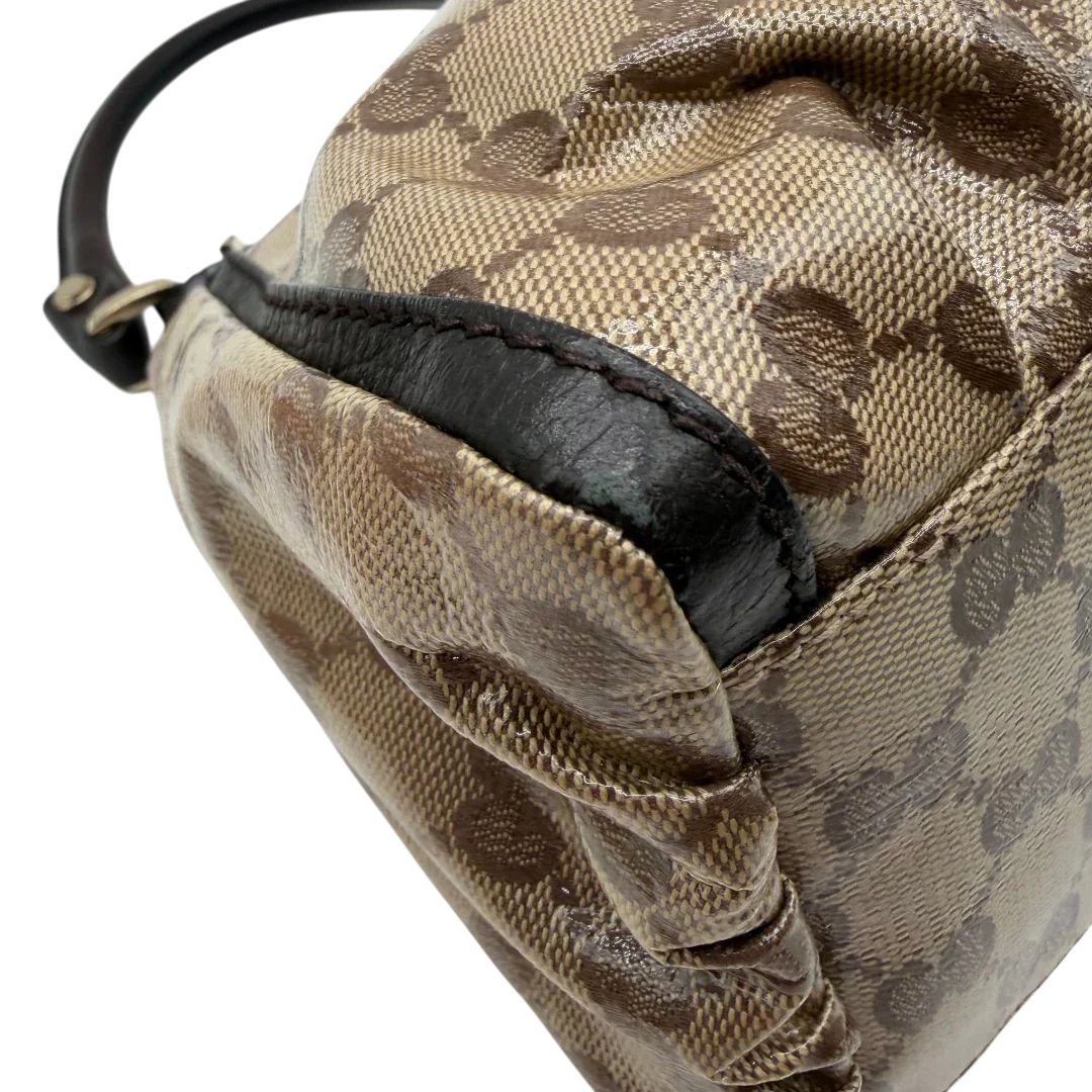 https://cdn.shopify.com/s/files/1/0564/9376/8855/files/Gucci_Schultertasche_D-Ring_PVC_monogram_beige_vintage_GG6249.webp?v=1778680147