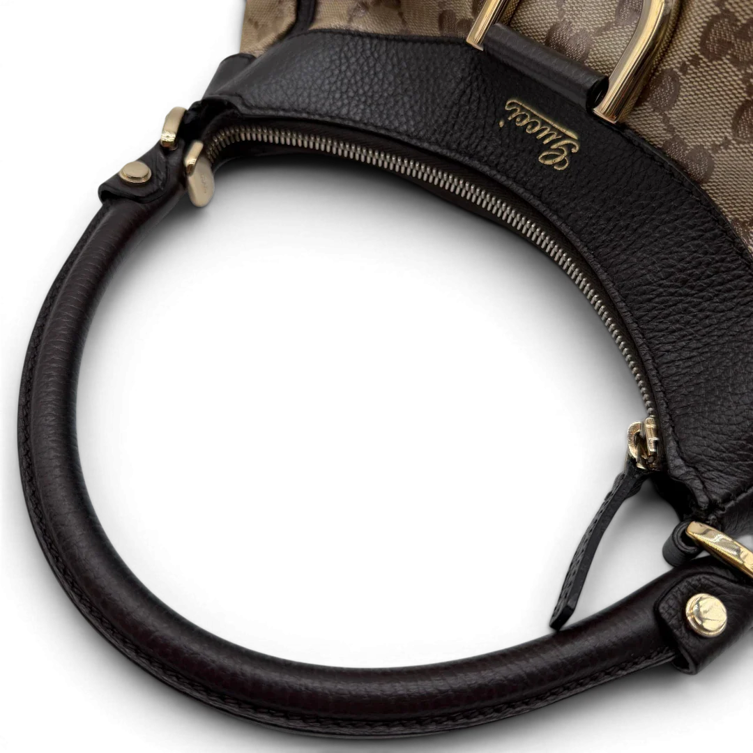 https://cdn.shopify.com/s/files/1/0564/9376/8855/files/Gucci_Schultertasche_D-Ring_PVC_monogram_beige_vintage_GG6250.webp?v=1778680147