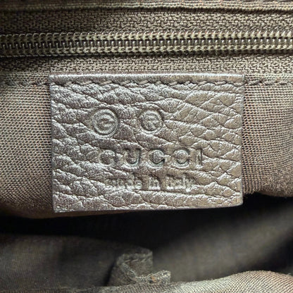 https://cdn.shopify.com/s/files/1/0564/9376/8855/files/Gucci_Schultertasche_D-Ring_PVC_monogram_beige_vintage_GG6256.webp?v=1778680147