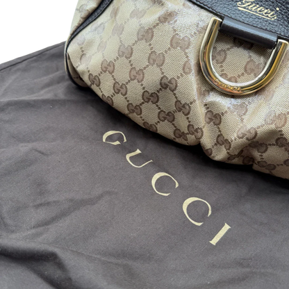 https://cdn.shopify.com/s/files/1/0564/9376/8855/files/Gucci_Schultertasche_D-Ring_PVC_monogram_beige_vintage_GG6260.webp?v=1778680147