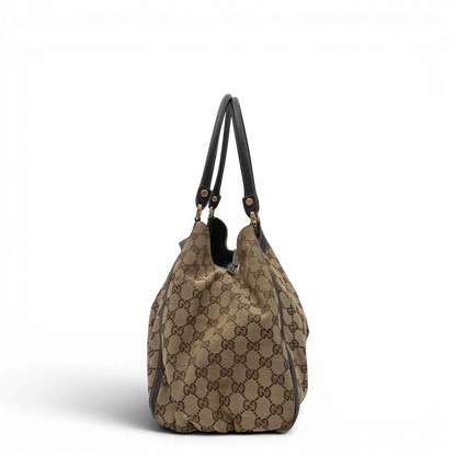https://cdn.shopify.com/s/files/1/0564/9376/8855/files/Gucci_Schultertasche_D-Ring_large_monogram_beige_vintage_GG6966.webp?v=1779289889