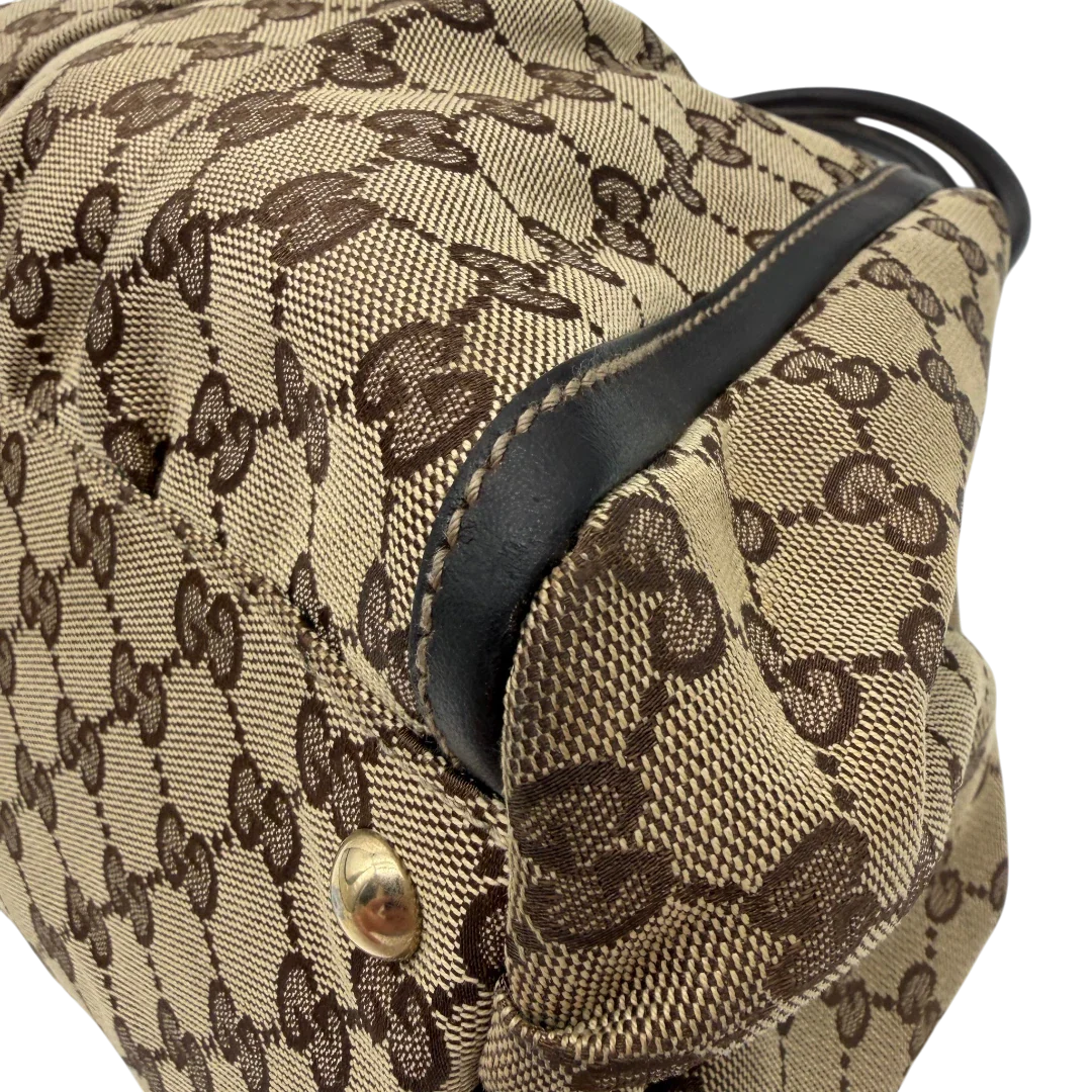 https://cdn.shopify.com/s/files/1/0564/9376/8855/files/Gucci_Schultertasche_D-Ring_large_monogram_beige_vintage_GG6970.webp?v=1779289890