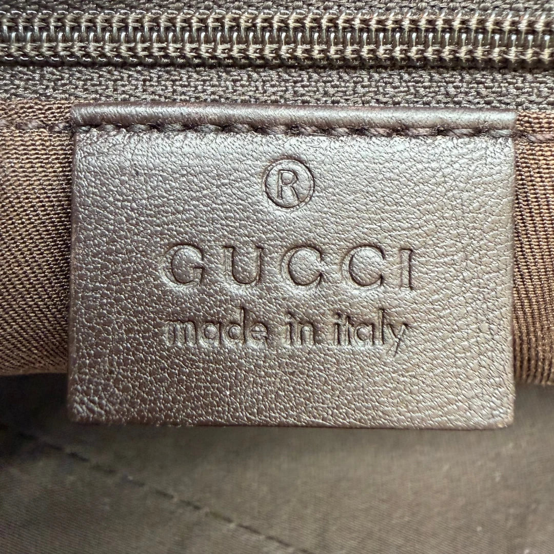 https://cdn.shopify.com/s/files/1/0564/9376/8855/files/Gucci_Schultertasche_D-Ring_large_monogram_beige_vintage_GG6977.webp?v=1779289890