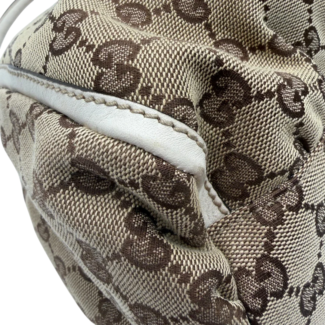 https://cdn.shopify.com/s/files/1/0564/9376/8855/files/Gucci_Schultertasche_D-Ring_large_monogram_beige_vintage_GG_1499.webp?v=1772707096