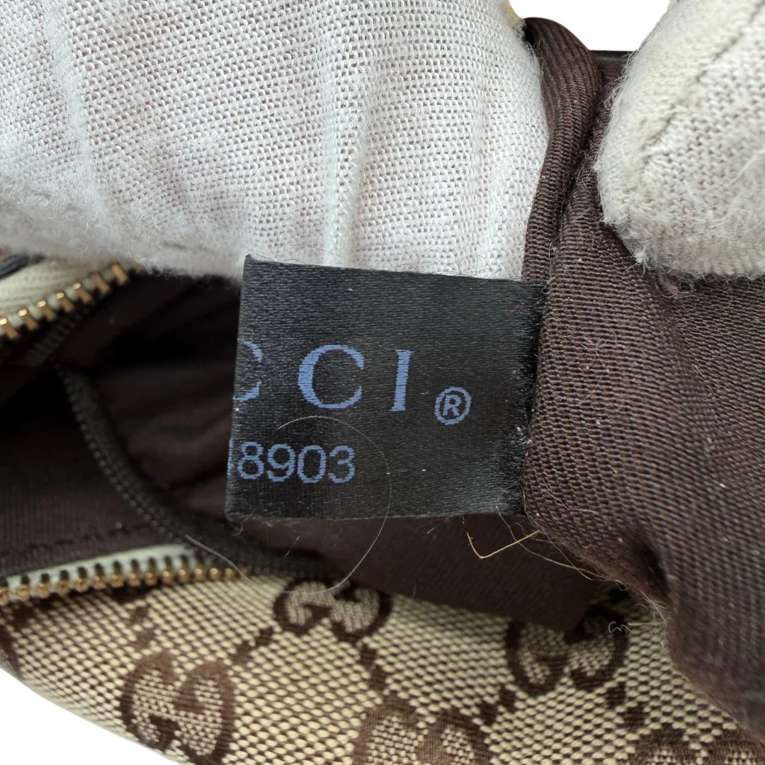 https://cdn.shopify.com/s/files/1/0564/9376/8855/files/Gucci_Schultertasche_D-Ring_large_monogram_beige_vintage_GG_1509.webp?v=1772707096