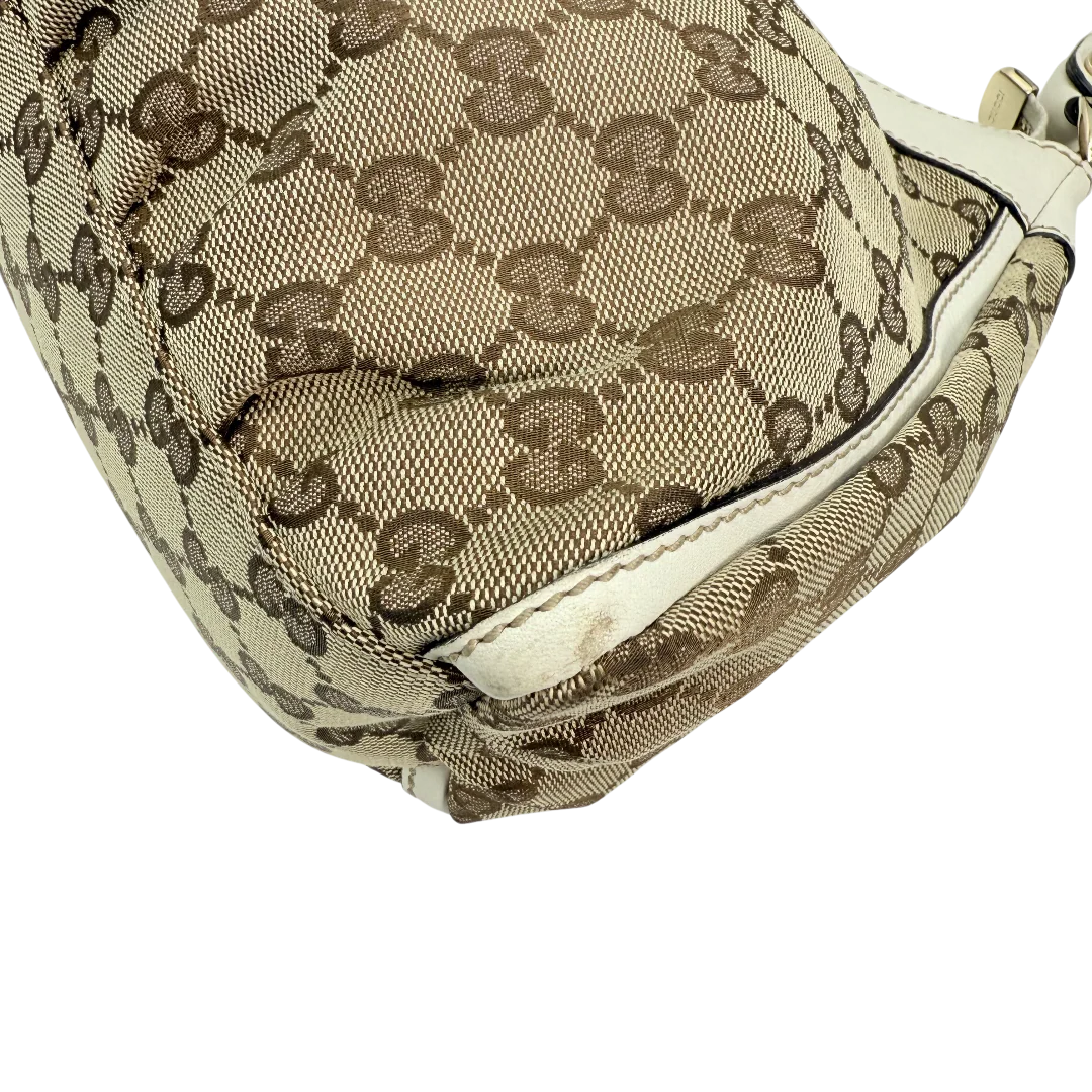 https://cdn.shopify.com/s/files/1/0564/9376/8855/files/Gucci_Schultertasche_D-Ring_medium_Lederdetails_weiss_monogram_beige_vintage_GG_0960.webp?v=1770890512