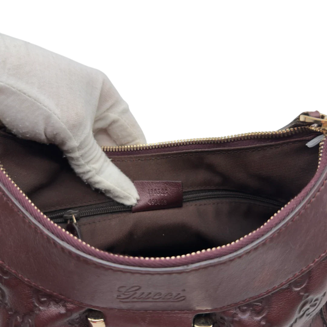 https://cdn.shopify.com/s/files/1/0564/9376/8855/files/Gucci_Schultertasche_D-Ring_medium_aus_Leder_monogram_lila_20.webp?v=1784283698