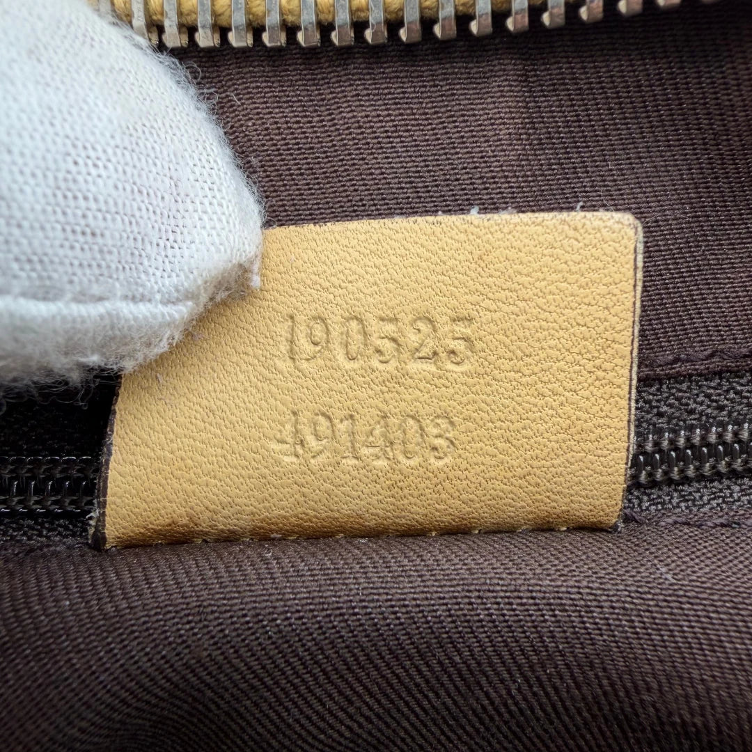 https://cdn.shopify.com/s/files/1/0564/9376/8855/files/Gucci_Schultertasche_D-Ring_medium_monogram_beige_17.webp?v=1782378063