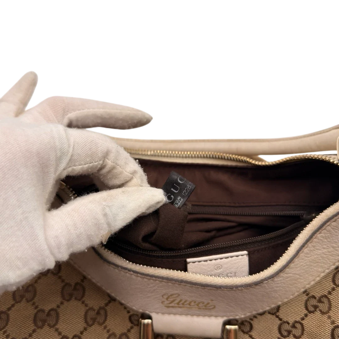 https://cdn.shopify.com/s/files/1/0564/9376/8855/files/Gucci_Schultertasche_D-Ring_medium_monogram_beige_26.webp?v=1784803466