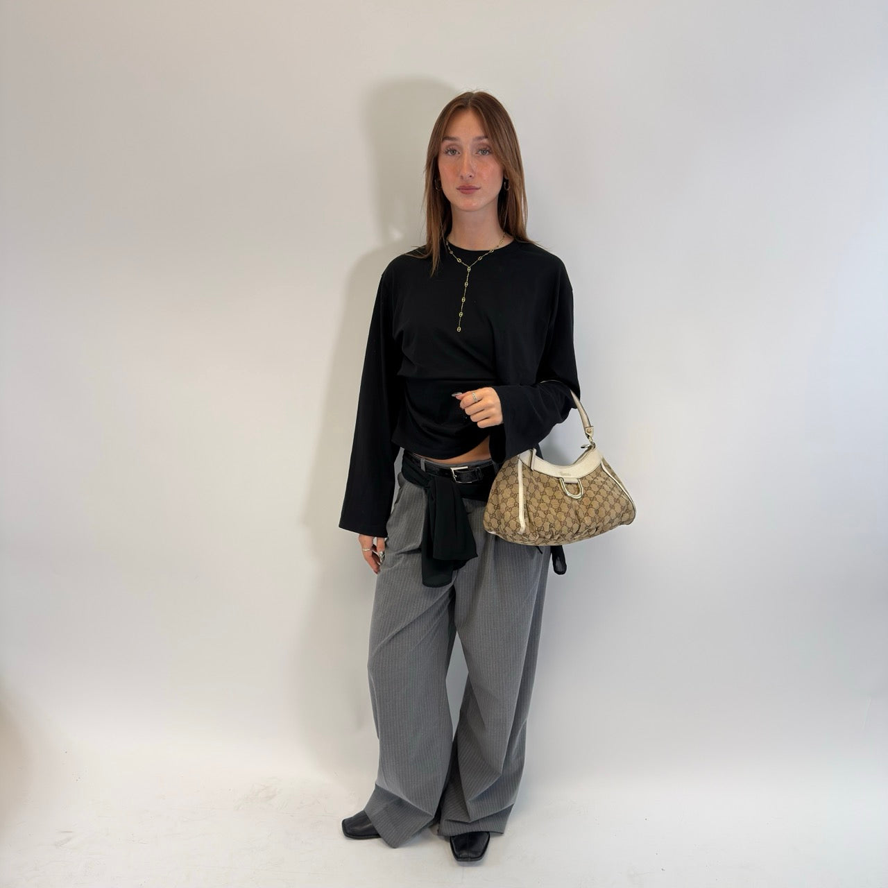 https://cdn.shopify.com/s/files/1/0564/9376/8855/files/Gucci_Schultertasche_D-Ring_medium_monogram_beige_28.jpg?v=1784803468