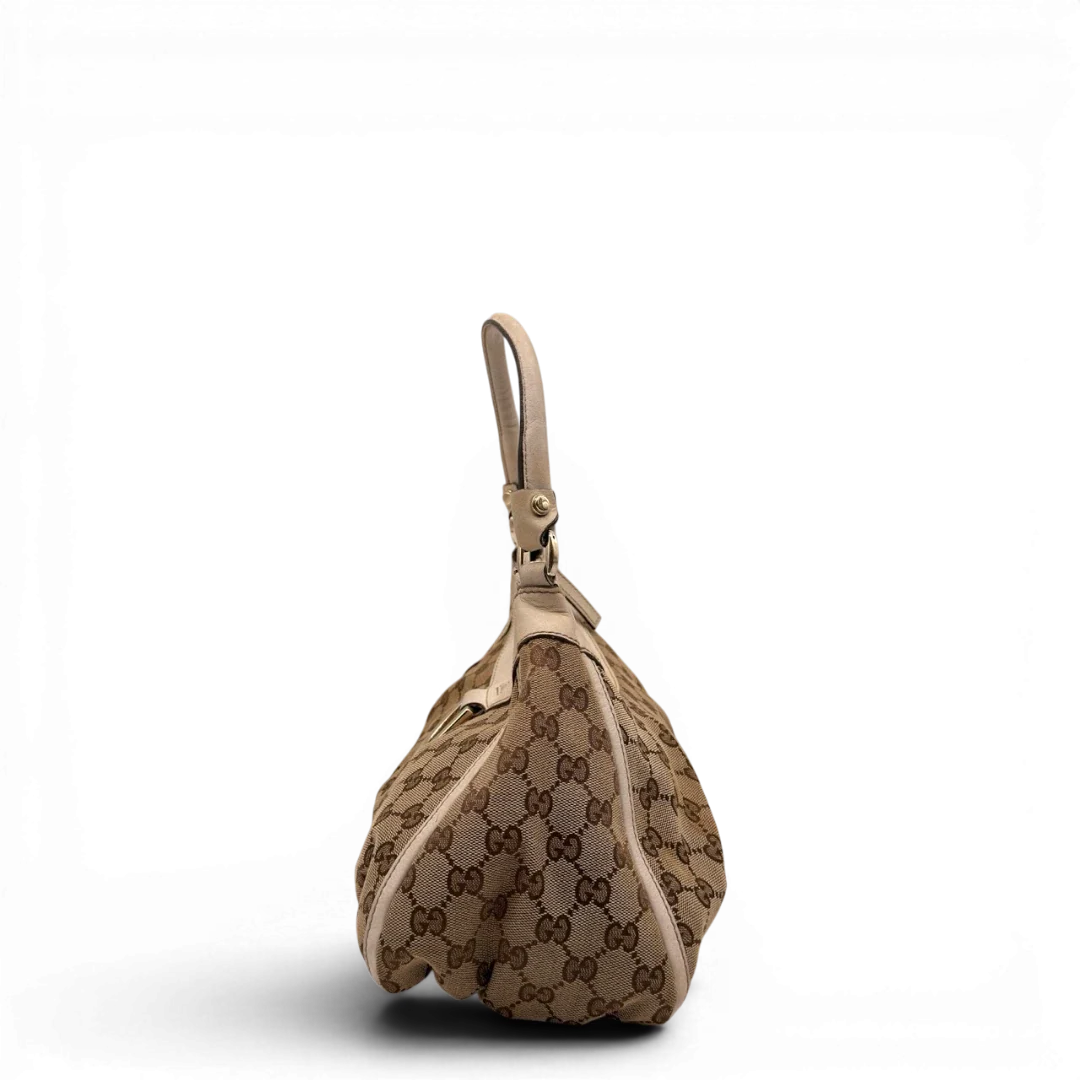 https://cdn.shopify.com/s/files/1/0564/9376/8855/files/Gucci_Schultertasche_D-Ring_medium_monogram_beige_4_3a821a03-3b0d-4f4d-b9e6-4207ca16185f.webp?v=1784803466