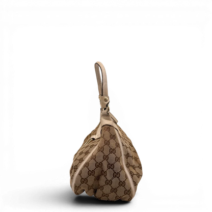 https://cdn.shopify.com/s/files/1/0564/9376/8855/files/Gucci_Schultertasche_D-Ring_medium_monogram_beige_4_3a821a03-3b0d-4f4d-b9e6-4207ca16185f.webp?v=1784803466