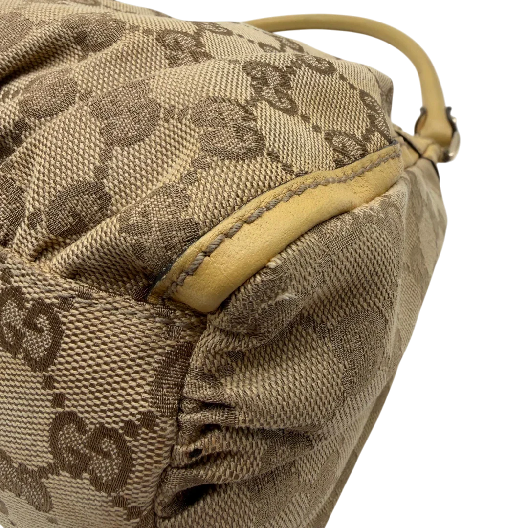 https://cdn.shopify.com/s/files/1/0564/9376/8855/files/Gucci_Schultertasche_D-Ring_medium_monogram_beige_6.webp?v=1782378063