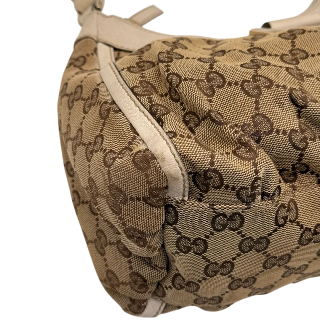 https://cdn.shopify.com/s/files/1/0564/9376/8855/files/Gucci_Schultertasche_D-Ring_medium_monogram_beige_7_e8cc07fc-b594-4c0d-a249-705ab5a87cba.webp?v=1784803467