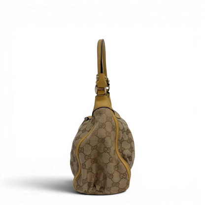 https://cdn.shopify.com/s/files/1/0564/9376/8855/files/Gucci_Schultertasche_D-Ring_medium_monogram_beige_vintage_GG6898.webp?v=1779286243