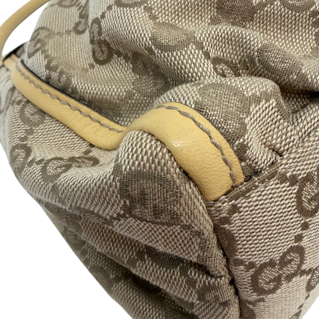 https://cdn.shopify.com/s/files/1/0564/9376/8855/files/Gucci_Schultertasche_D-Ring_medium_monogram_beige_vintage_GG6902.webp?v=1779286243