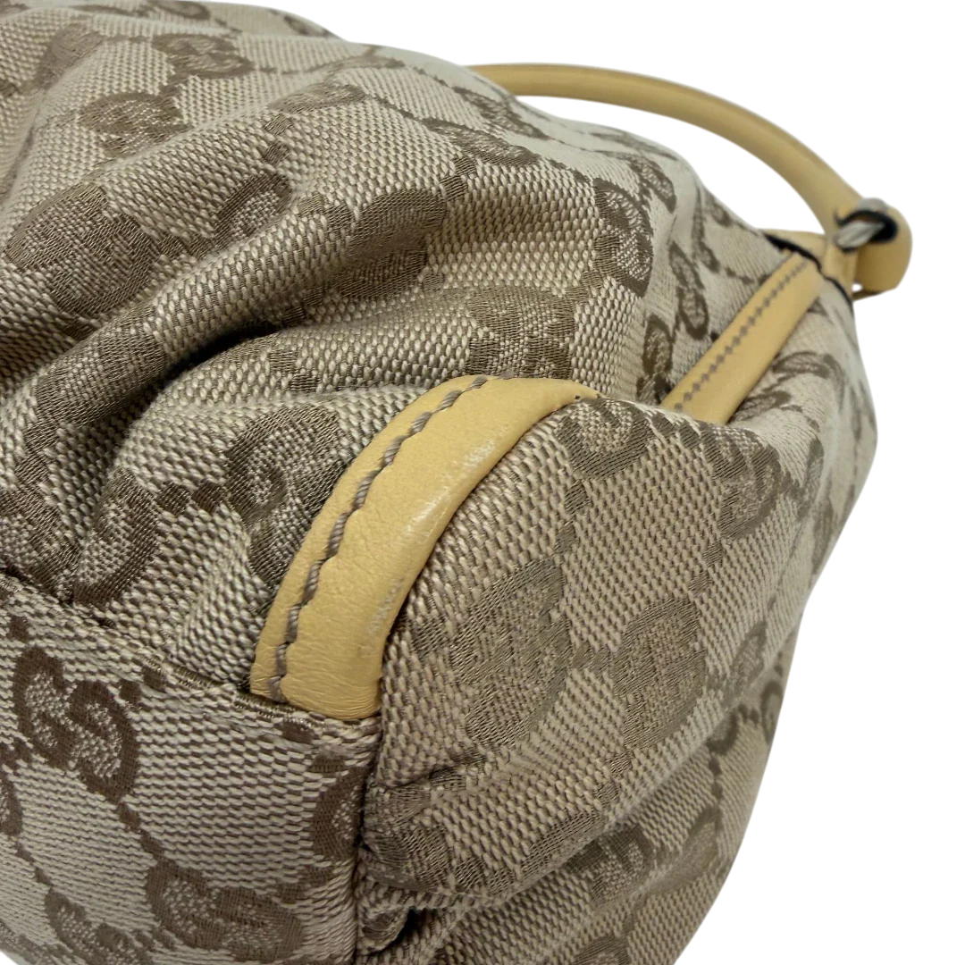 https://cdn.shopify.com/s/files/1/0564/9376/8855/files/Gucci_Schultertasche_D-Ring_medium_monogram_beige_vintage_GG6904.webp?v=1779286243