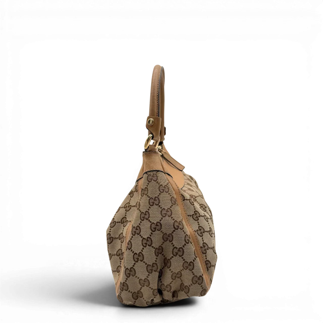 https://cdn.shopify.com/s/files/1/0564/9376/8855/files/Gucci_Schultertasche_D-Ring_medium_monogram_beige_vintage_GG8412.webp?v=1781108709