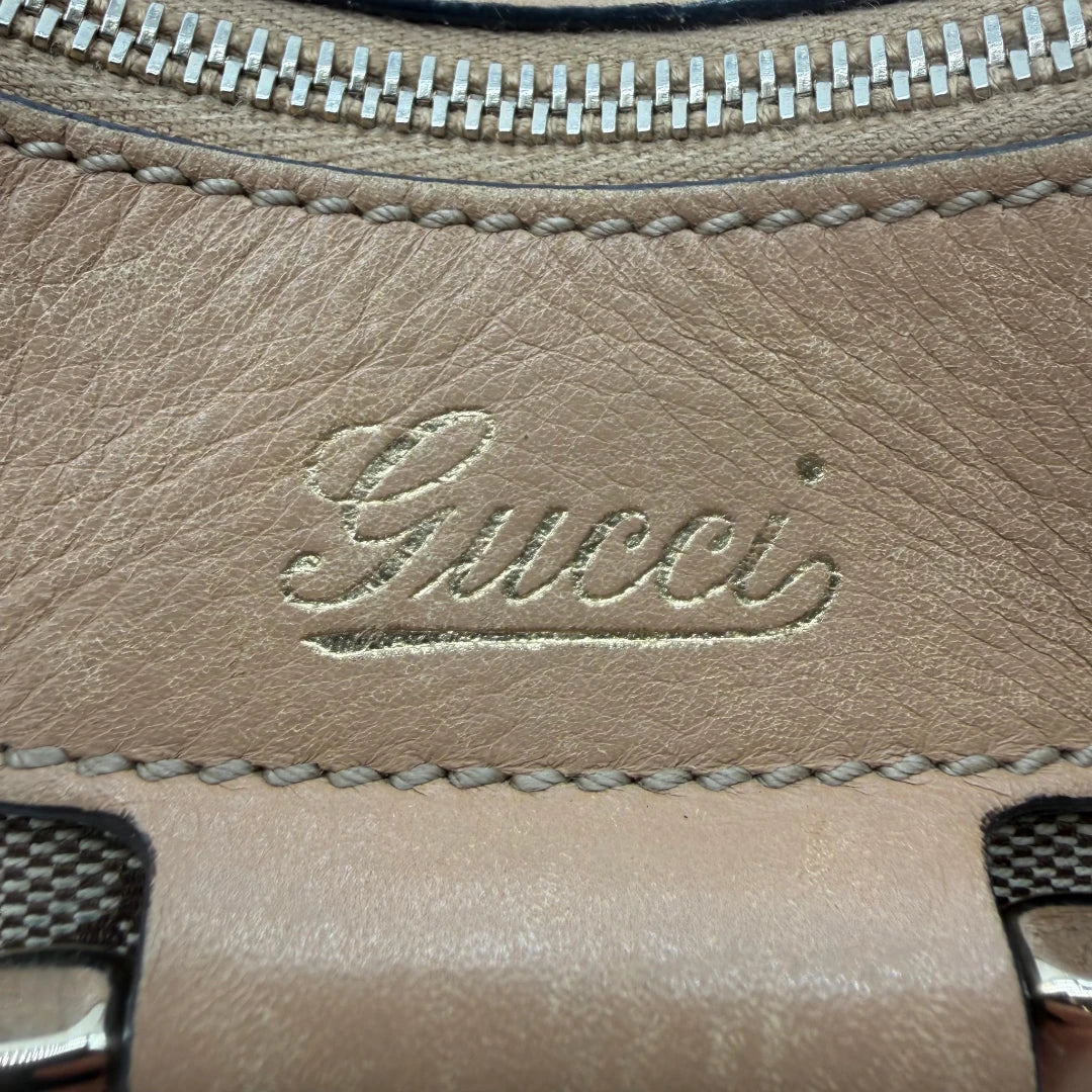 https://cdn.shopify.com/s/files/1/0564/9376/8855/files/Gucci_Schultertasche_D-Ring_medium_monogram_beige_vintage_GG8421.webp?v=1781108709