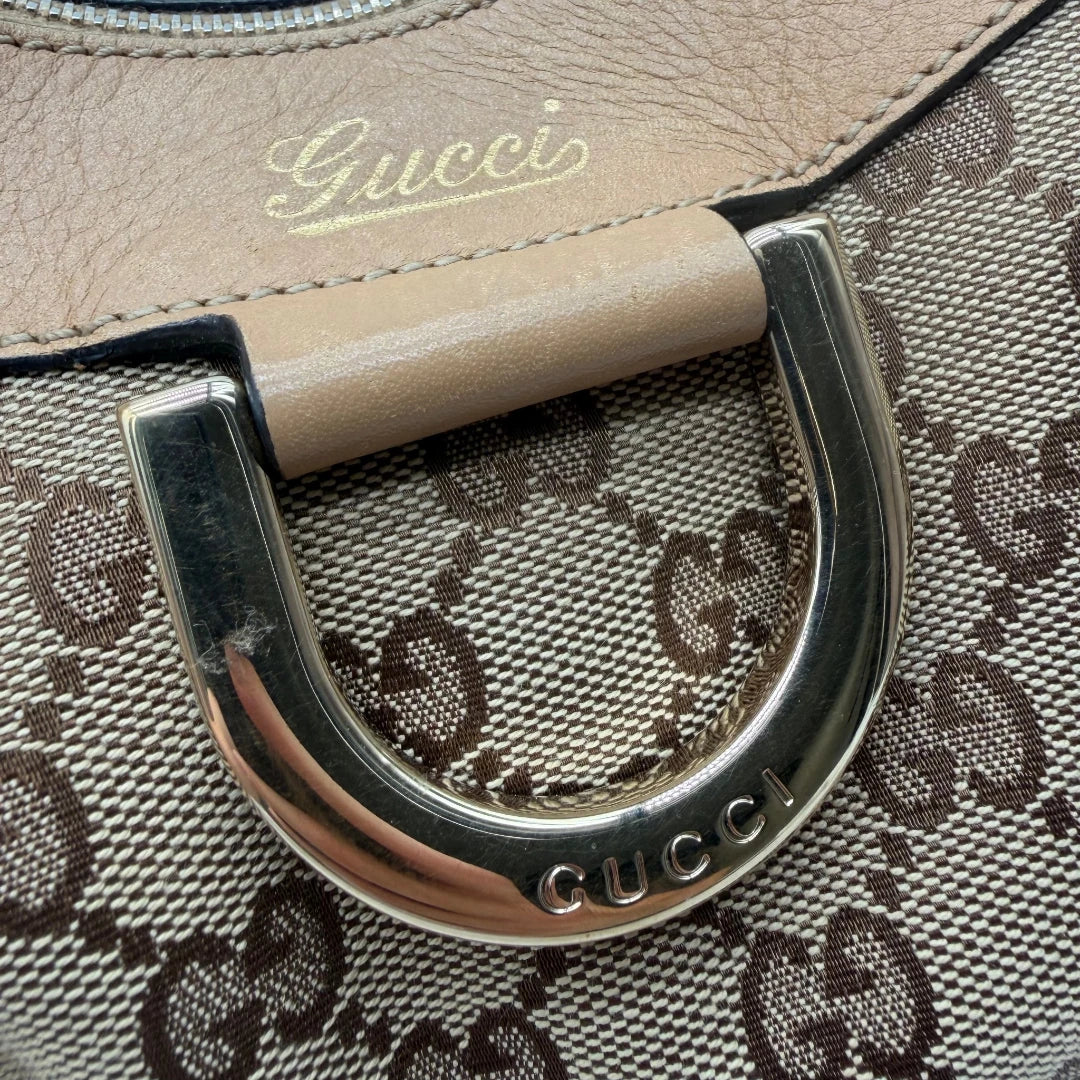 https://cdn.shopify.com/s/files/1/0564/9376/8855/files/Gucci_Schultertasche_D-Ring_medium_monogram_beige_vintage_GG8422.webp?v=1781108709