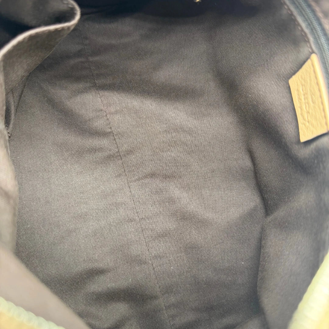 https://cdn.shopify.com/s/files/1/0564/9376/8855/files/Gucci_Schultertasche_D-Ring_medium_monogram_beige_vintage_GG8425.webp?v=1781108709