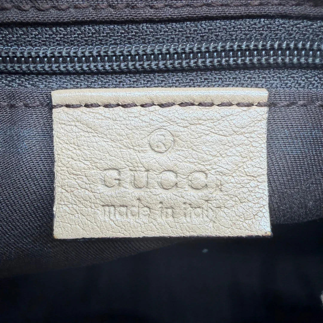 https://cdn.shopify.com/s/files/1/0564/9376/8855/files/Gucci_Schultertasche_D-Ring_medium_monogram_beige_vintage_GG8426.webp?v=1781108709