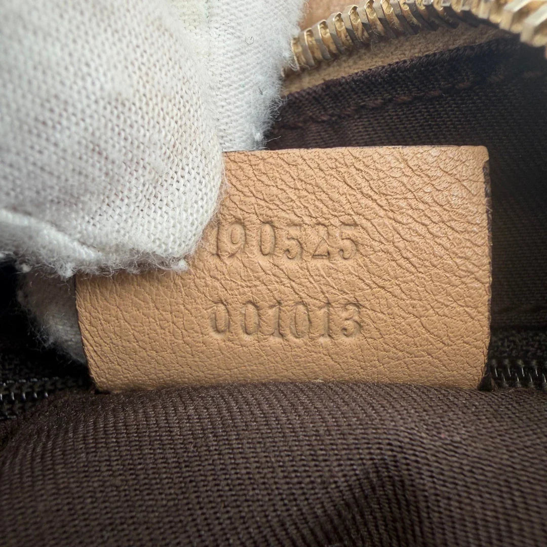 https://cdn.shopify.com/s/files/1/0564/9376/8855/files/Gucci_Schultertasche_D-Ring_medium_monogram_beige_vintage_GG8427.webp?v=1781108709
