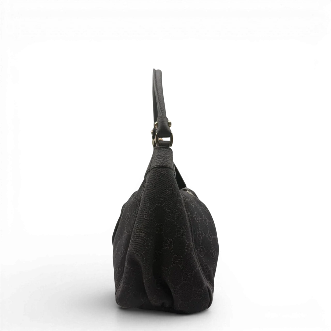 https://cdn.shopify.com/s/files/1/0564/9376/8855/files/Gucci_Schultertasche_D-Ring_medium_monogram_schwarz_vintage_GG6057.webp?v=1778081932