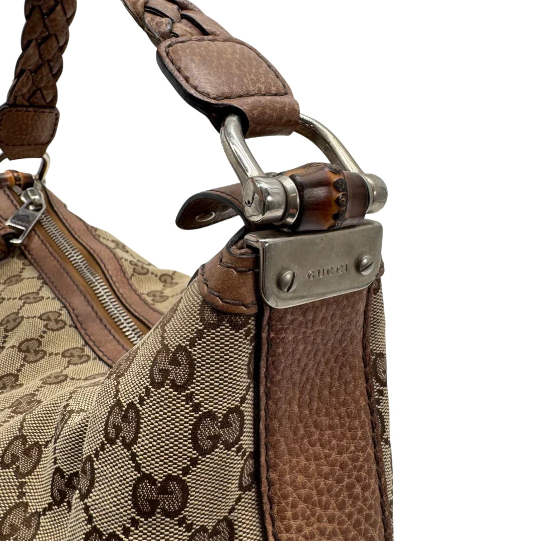 https://cdn.shopify.com/s/files/1/0564/9376/8855/files/Gucci_Schultertasche_Hobo_Bamboo_monogram_beige_vintage_GG2295.webp?v=1779968857