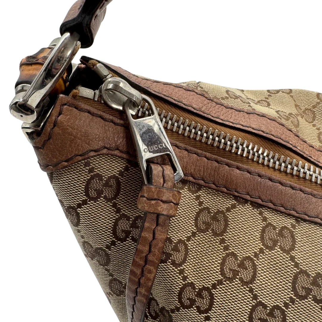 https://cdn.shopify.com/s/files/1/0564/9376/8855/files/Gucci_Schultertasche_Hobo_Bamboo_monogram_beige_vintage_GG2296.webp?v=1779968857
