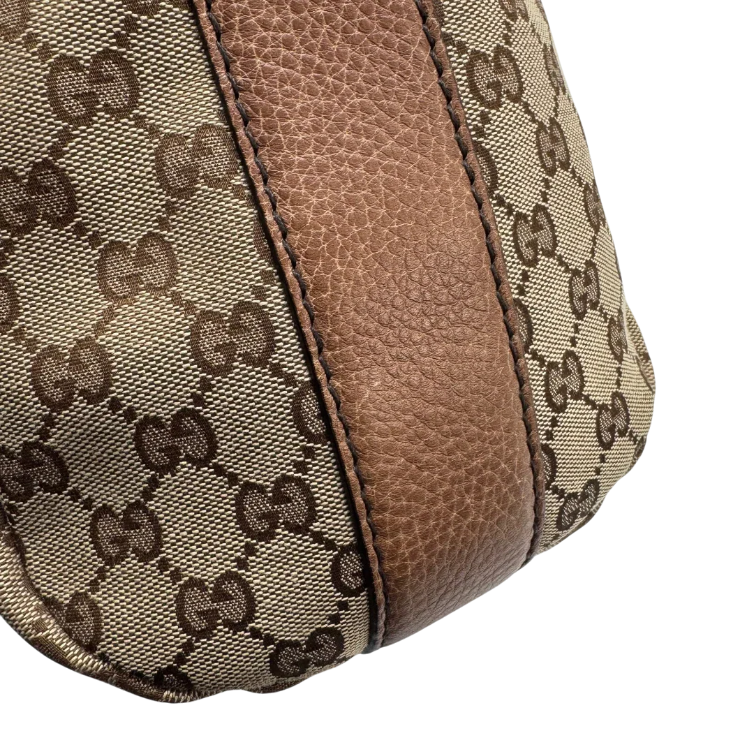 https://cdn.shopify.com/s/files/1/0564/9376/8855/files/Gucci_Schultertasche_Hobo_Bamboo_monogram_beige_vintage_GG2298.webp?v=1779968857