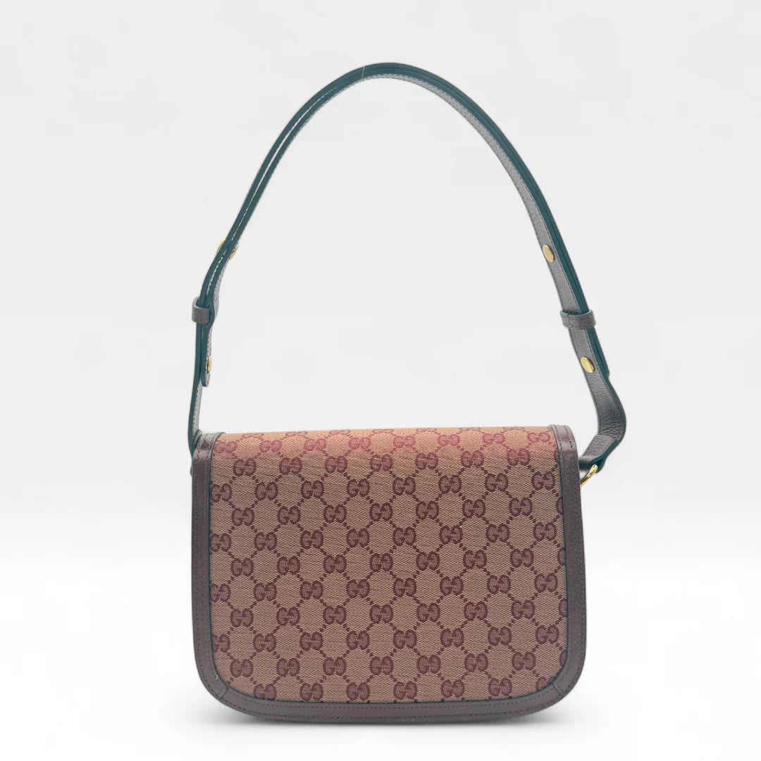 https://cdn.shopify.com/s/files/1/0564/9376/8855/files/Gucci_Schultertasche_Horsebit_1955_medium_monogram_rot_GG_shoulder_bag1031.webp?v=1761266552